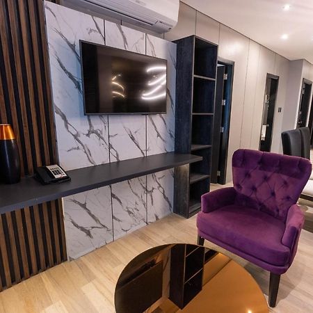 Coro Hotel Makati City Dış mekan fotoğraf